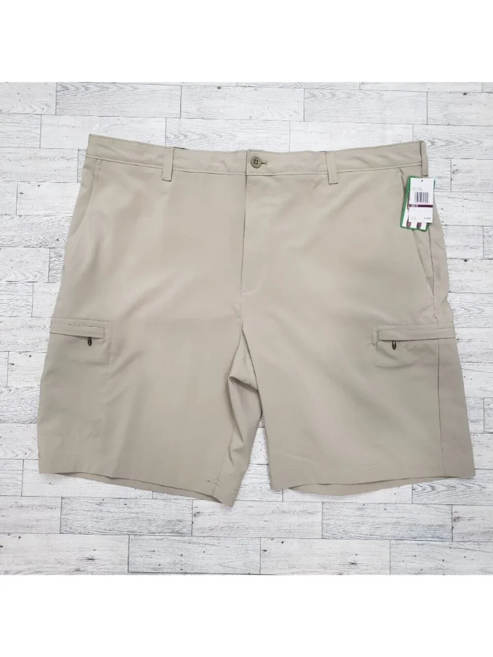 Izod Golf Cargo Shorts Swing Flex 9" Stretch 6 Pocket Khaki Mens Size 42 NWT $70 - Picture 2 of 10